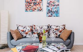 Modern Apartment Near Cathedral - Best Location